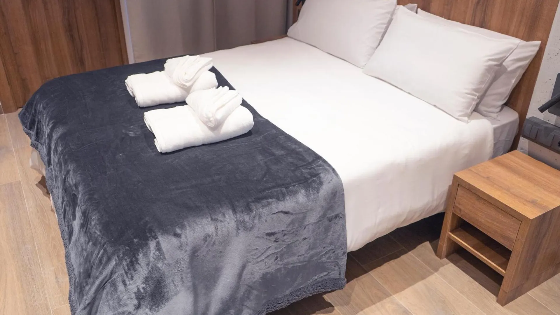 Monturiol Apartaments Barcelona 0*,  Hiszpania