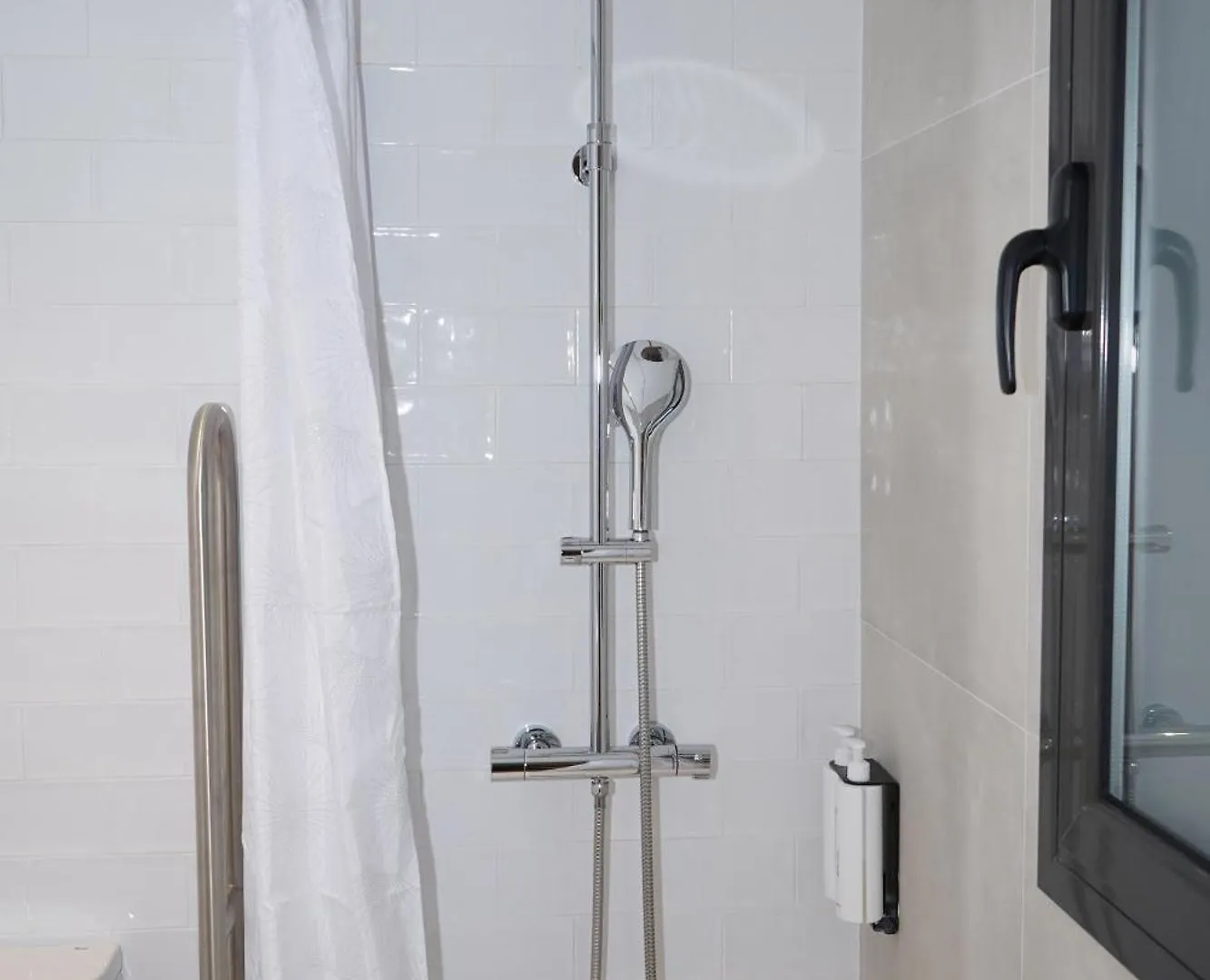 Monturiol Apartaments Barcelona 0*,  Hiszpania